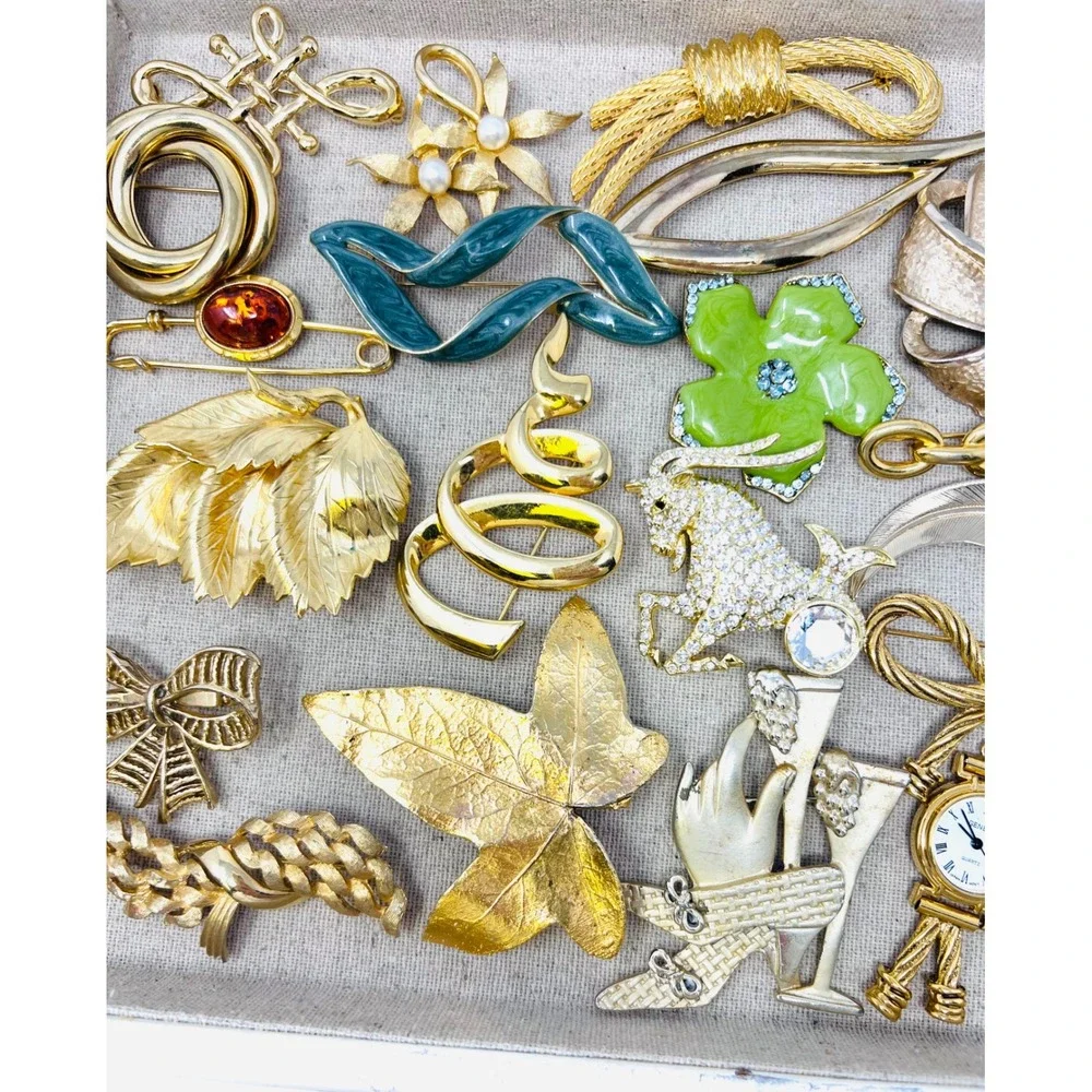 Vintage & Modern Gold & Silver Tone Assorted Rhinestone Floral Brooch lot of 52